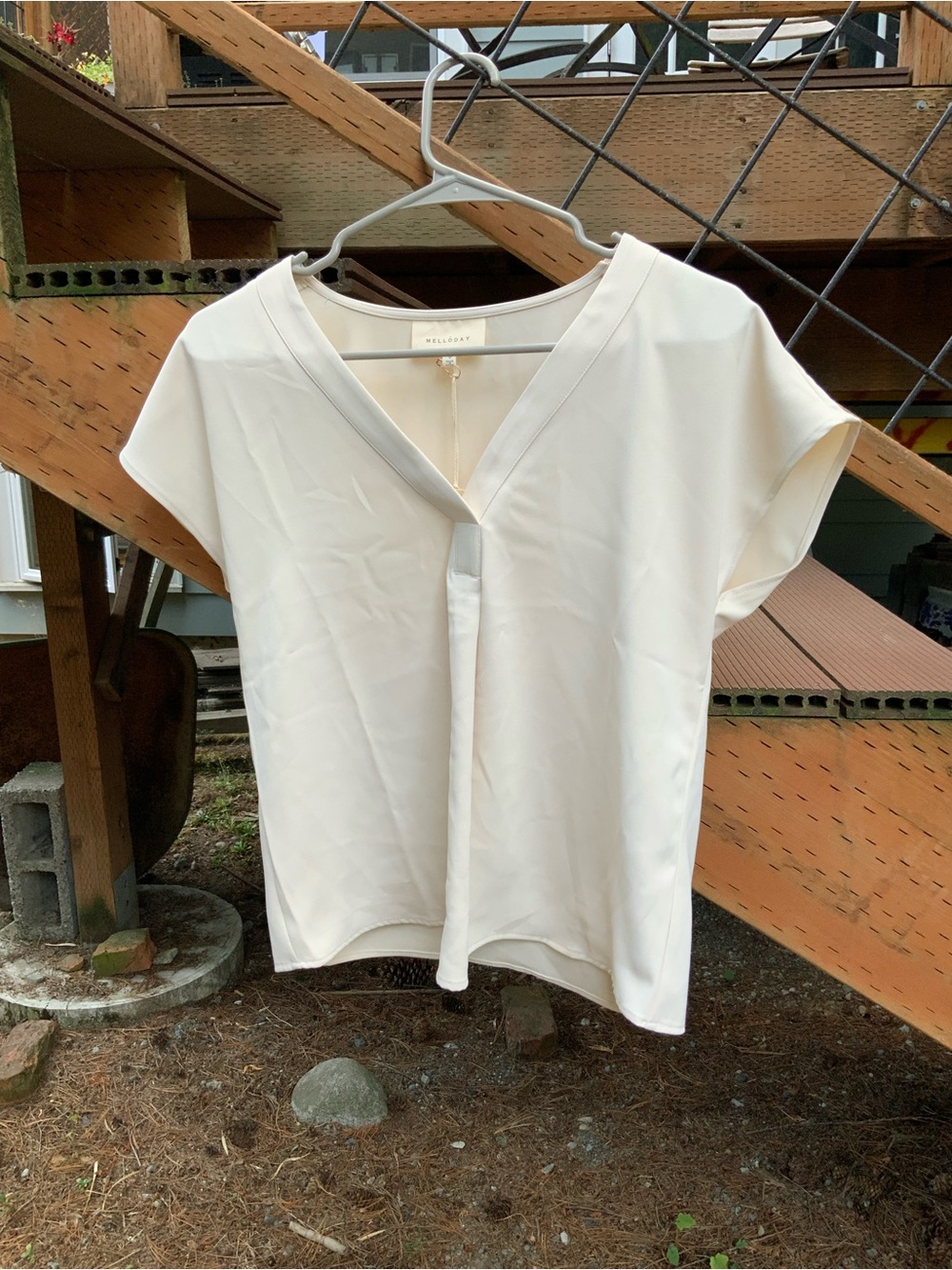 Cream V-Neck Short Sleeve Blouse